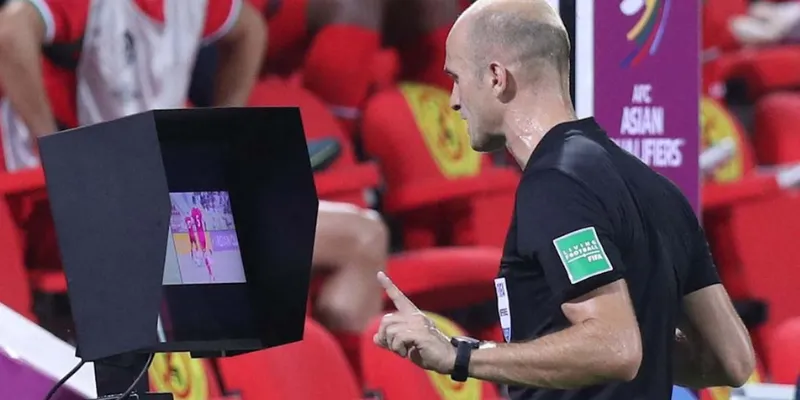 Lợi ích và hạn chế khi áp dụng công nghệ VAR