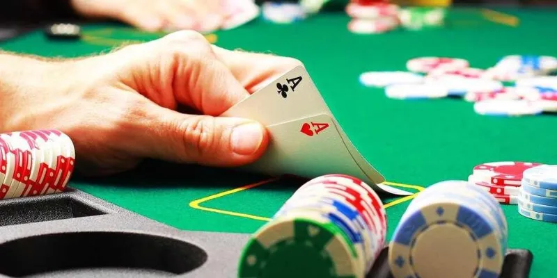 Cách chơi xì dách hiệu quả để không bị "quắc"