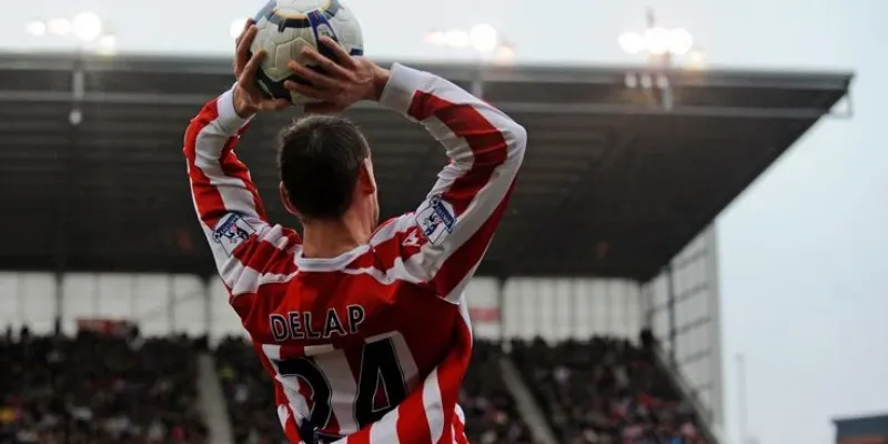 Những yếu tố tác động đến tỷ lệ ném biên trong bóng đá